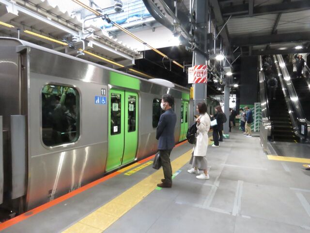 渋谷駅山手線ホーム.jpg